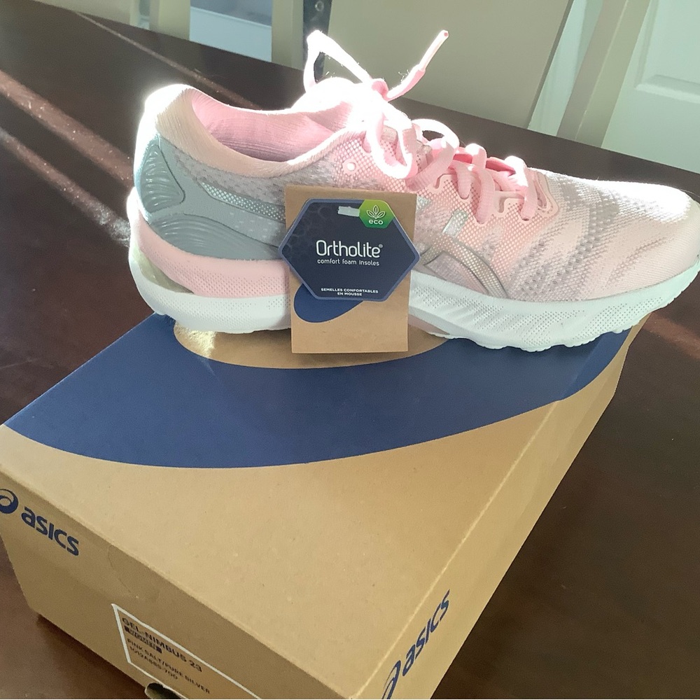 NWT Asics Gel Nimbus 23 Sneakers